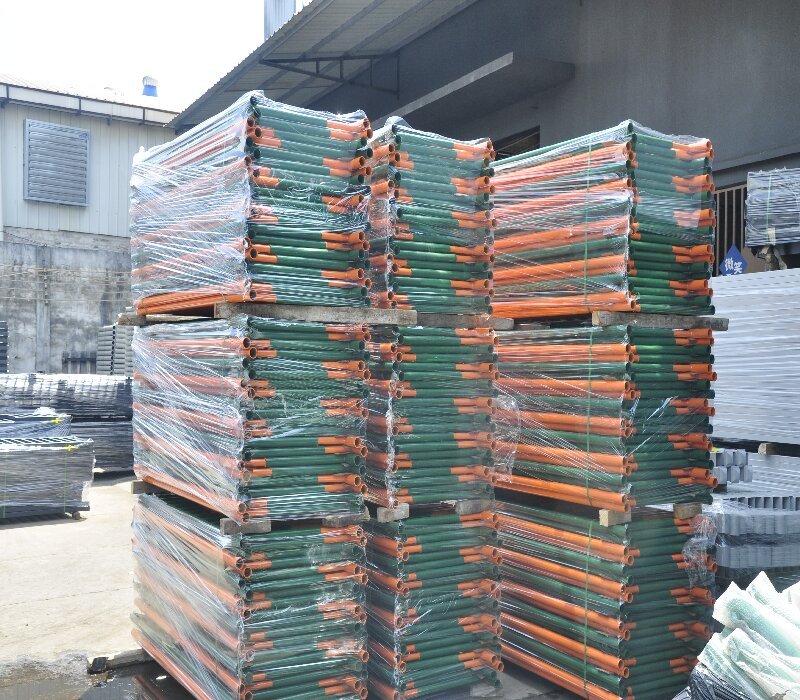 CARROT COLORED ROAD GUARDRAIL6