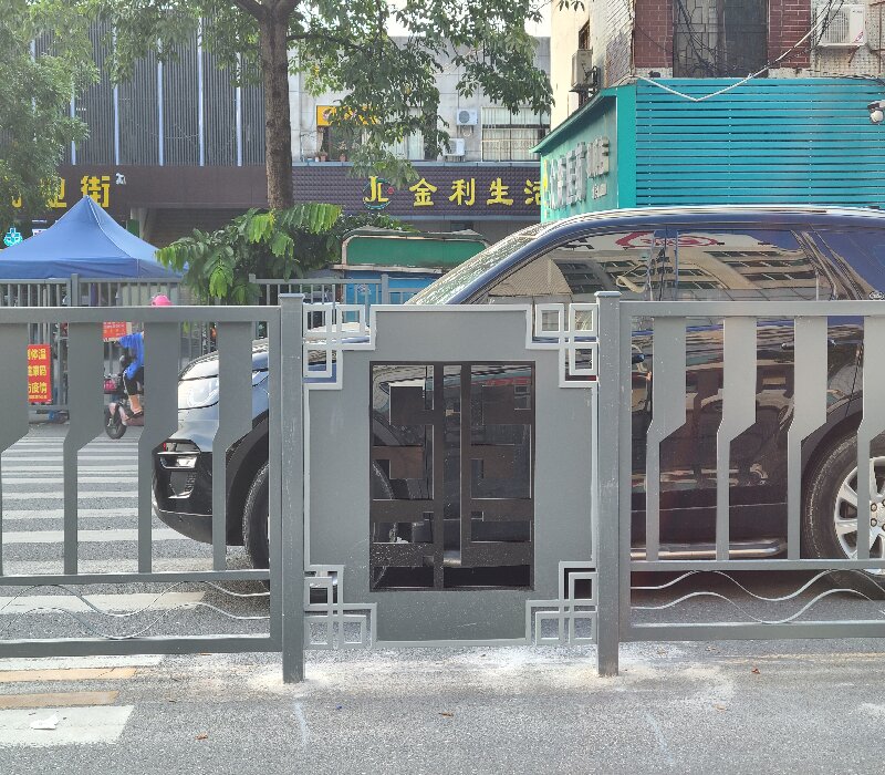 Characteristic Guardrail in Grey Road3