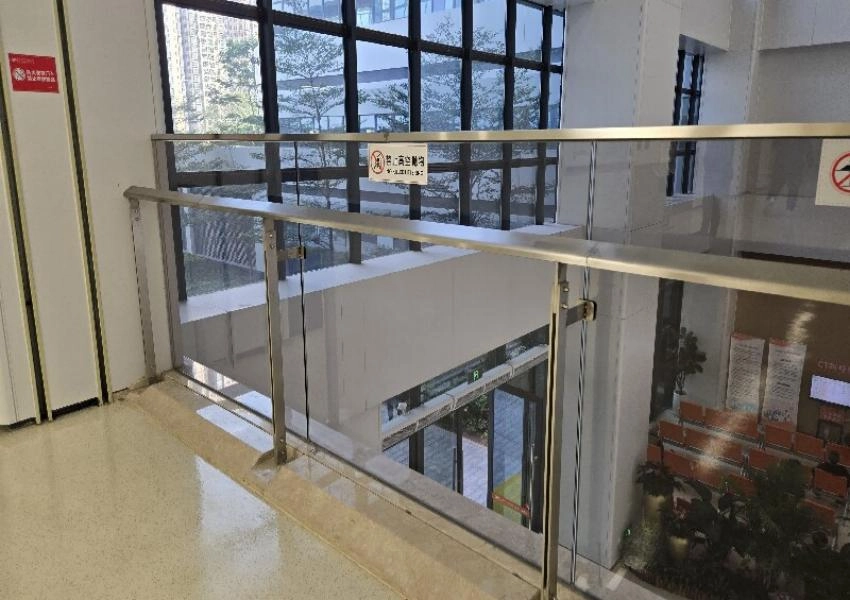 Glass Guardrail Specification Guide for Coastal Buildings