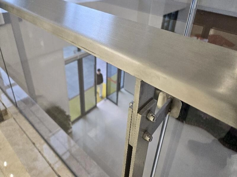 stainless steel glass guardrail