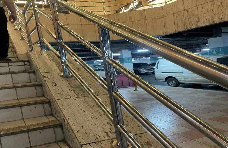stainless-steel-stair-railing-post-detail